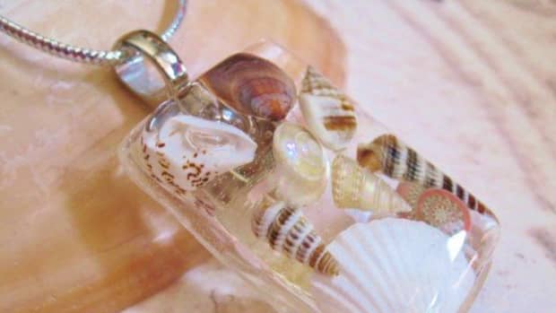 how-to-make-a-seashell-epoxy-resin-necklace-crafts-with-seashells