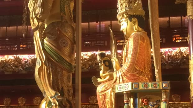 a-visit-to-the-buddha-tooth-relic-temple-in-singapore