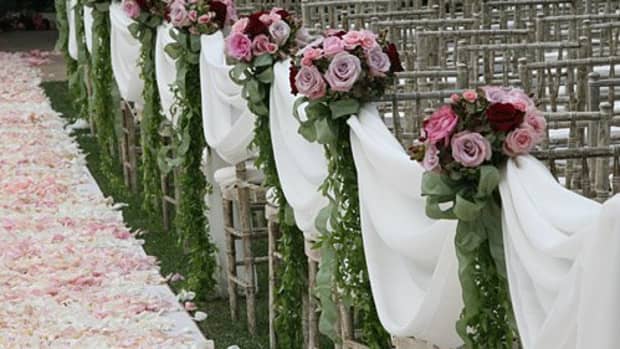 pew-markers-pew-bows-aisle-runners-other-wedding-decor-to-help-you-go-down-the-aisle-in-style