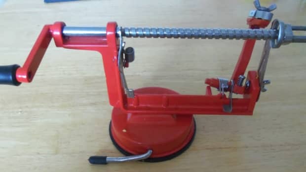 great-kitchen-gadgets-apple-peeler-and-corer