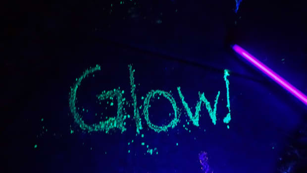 how-to-make-glow-in-the-dark-chalk