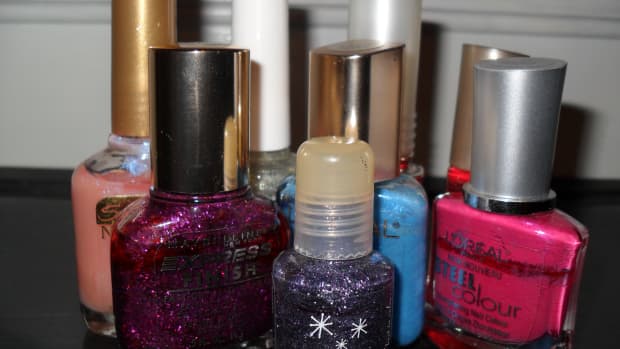 how-to-decorate-a-cell-phone-with-nail-polish