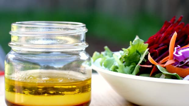 10-easy-healthy-homemade-salad-dressing-recipes