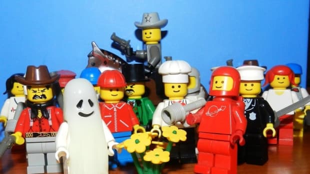 lego-minifigures-classic-minifigs-from-vintage-lego-sets