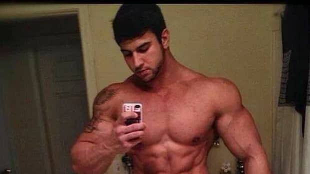 how-to-make-a-hot-muscle-selfie-for-any-gay-man-with-examples