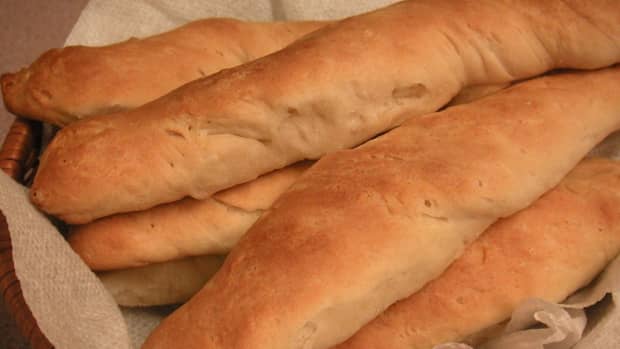 fresh-hot-breadsticks-from-canned-biscuits