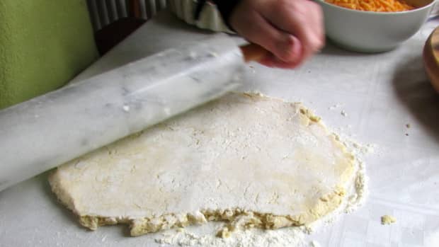 how-to-make-shortcrust-pastry-recipes-quiche-lorraine-recipe-apple-pie-rhubarb-tart