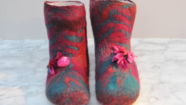 how-to-make-wet-felted-slippers-or-boots-with-duct-tape-shoe-lasts