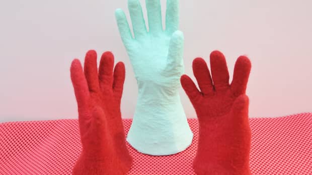 how-to-make-wet-felted-gloves-with-fingers-and-thumbs
