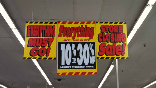 find-bargains-at-store-closing-and-going-out-of-business-sales
