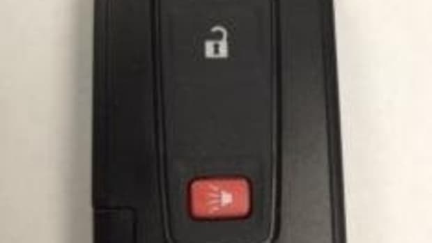 toyota-prius-smart-key-battery-change-lost-key-replacement-tips