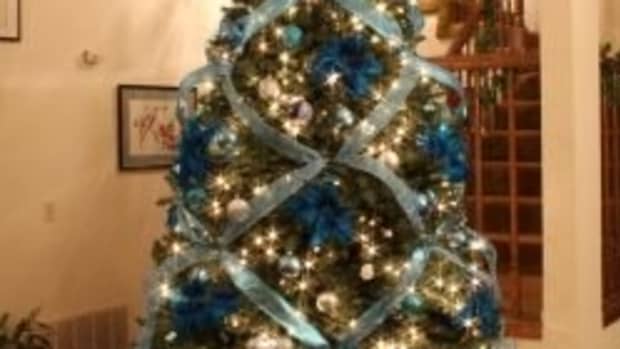 criss-cross-ribbon-christmas-tree