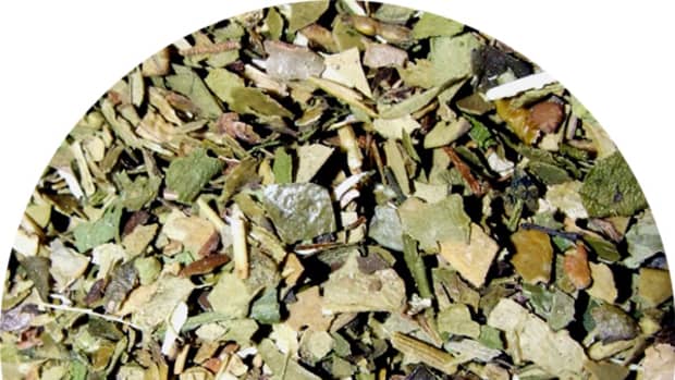 Yerba mate comes as bunch of very small pieces, much like fannings in low-quality tea. The bits are varying colors of green, tan and brown.