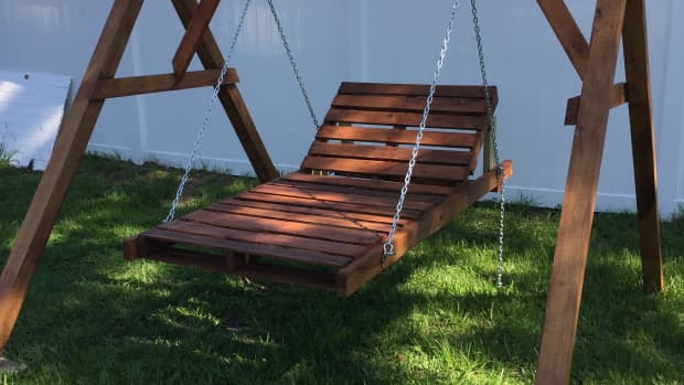 chaise-lounge-pallet-swing-for-15000