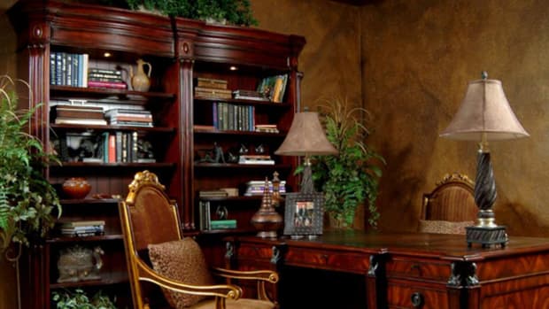 decorating-an-old-world-style-home-office