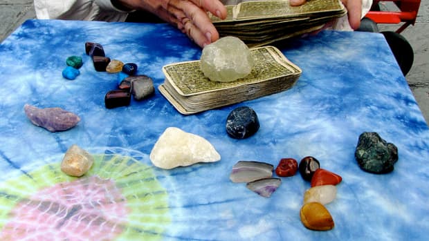 Using crystals with your tarot or oracle deck
