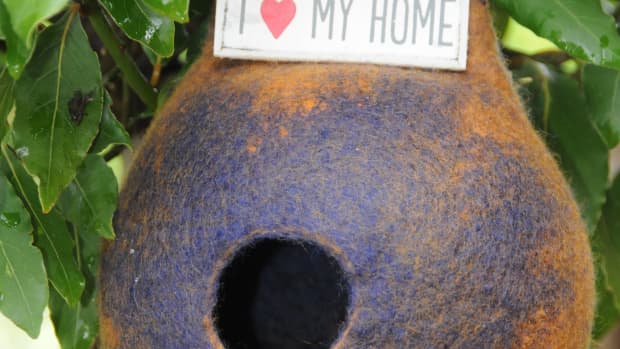 how-to-make-a-wet-felted-bird-pod-use-a-resist-shape-with-a-balloon-and-a-tumble-dryer