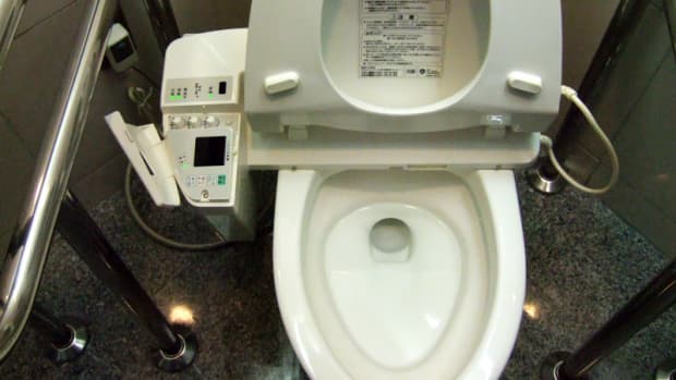 how-to-navigate-a-bathroom-in-japan
