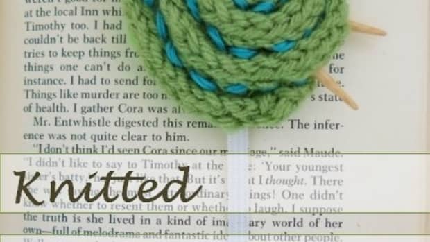 free-knitting-pattern-easy-knitted-yarn-ball-bookmark