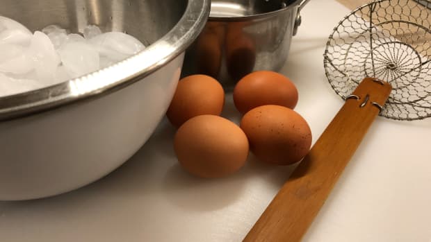 hard-boiling-eggs-for-easy-peeling