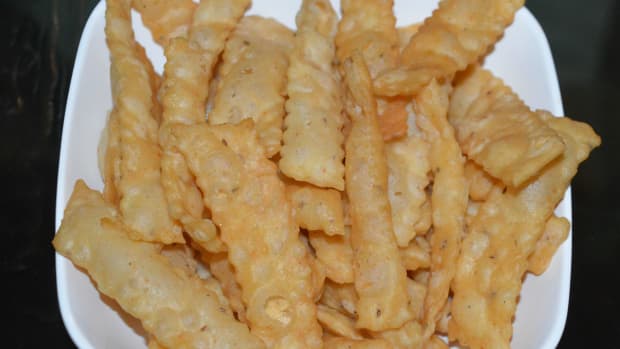 how-to-make-delicious-and-crunchy-cheese-crackers
