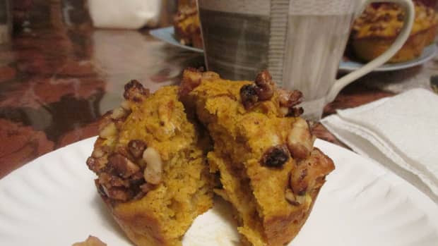 pumpkin-muffins-with-walnut-brittle-topping