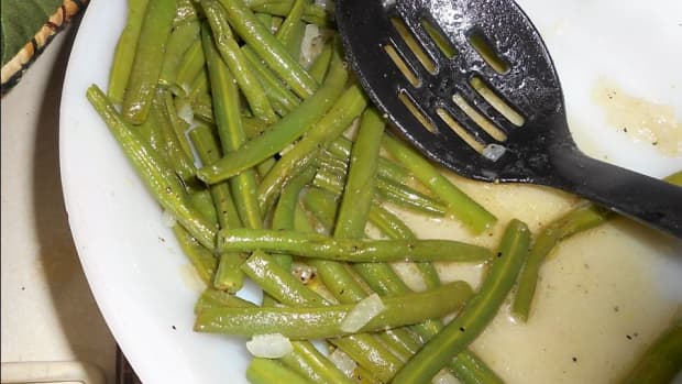 minnesota-cooking-green-beans-in-butter-with-onion-bits