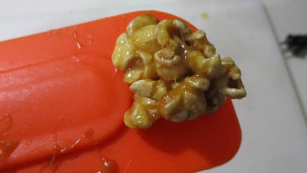 minnesota-cooking-popcorn-with-caramel-coating