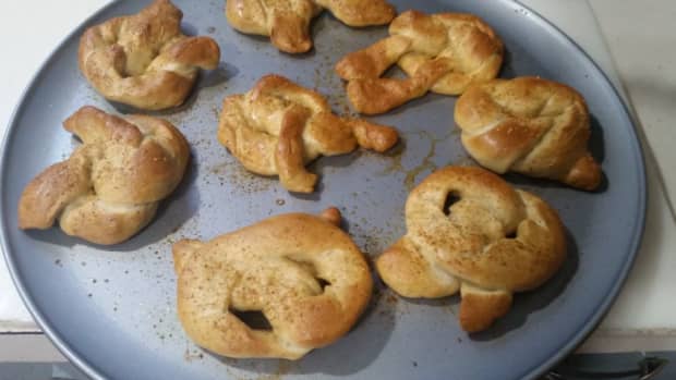 minnesota-cooking-soft-bavarian-style-pretzels-using-a-bread-machine-for-the-dough