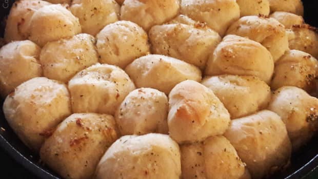 cast-iron-garlic-rolls