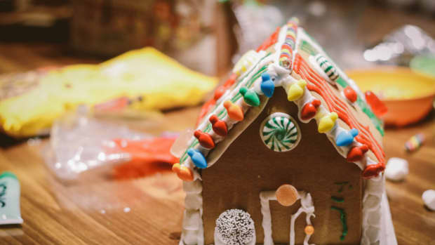 gingerbread-house-101-how-to-build-a-house-that-wont-collapse-and-tastes-great