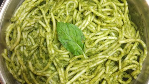 green-noodles-or-noodles-with-mint-paste