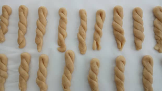 how-to-make-koularakia-greek-easter-biscuits