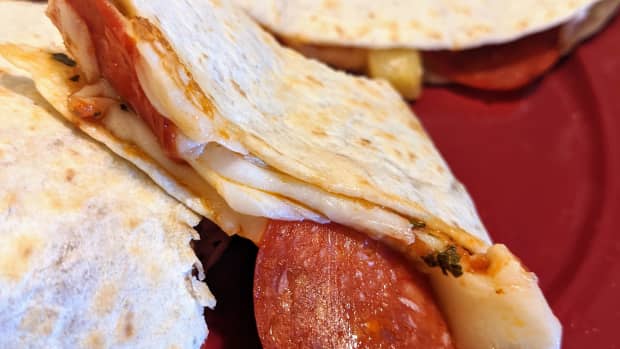 pizza-quesadilla-why-not-both-introducing-the-pizzadilla