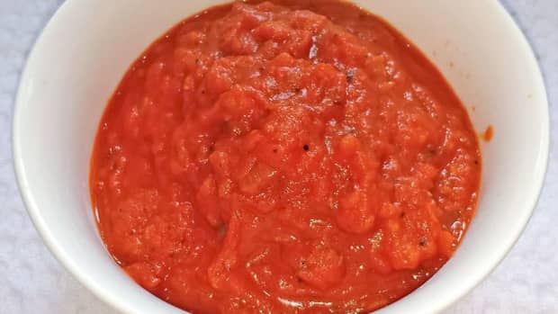 homemade-pizza-sauce-recipe-with-fresh-tomatoes