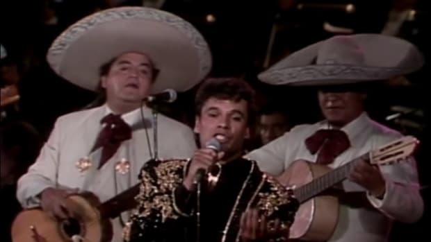 the-incredible-story-of-mexican-superstar-juan-gabriel
