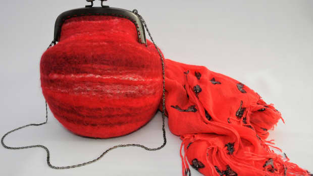 how-to-use-a-resist-ball-and-tumble-dryer-to-make-a-wet-felted-handbag