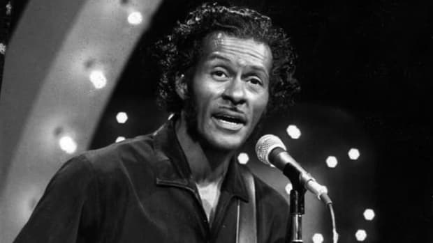 he-could-play-a-guitar-like-ringing-a-bell-what-chuck-berry-dis-for-american-music