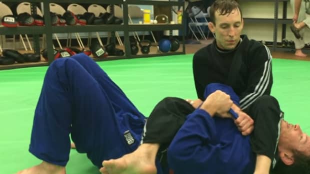 how-to-escape-an-armbar-in-the-gi