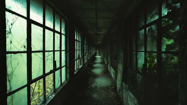 a-stroll-through-horror-hallway