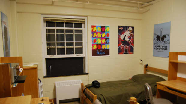 how-to-make-your-dorm-room-feel-more-homey