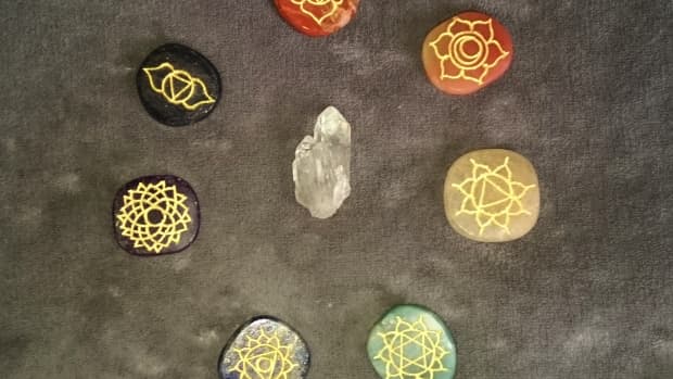 how-to-balance-the-chakras-using-crystals