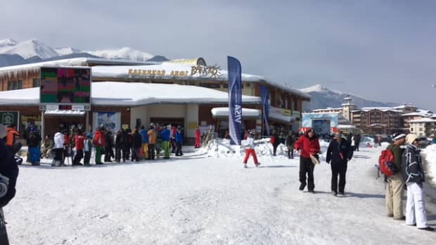 how-to-avoid-the-bansko-gondola-lift-queue-get-up-the-mountain-fast