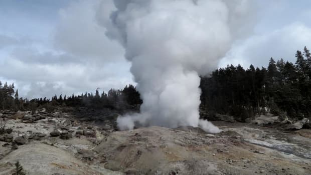 steamboat-geysers-unusually-high-eruption-activity-in