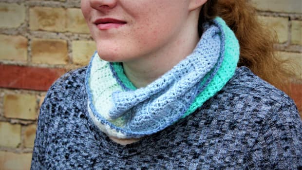 gentle-ribbing-infinity-scarf-crochet-pattern