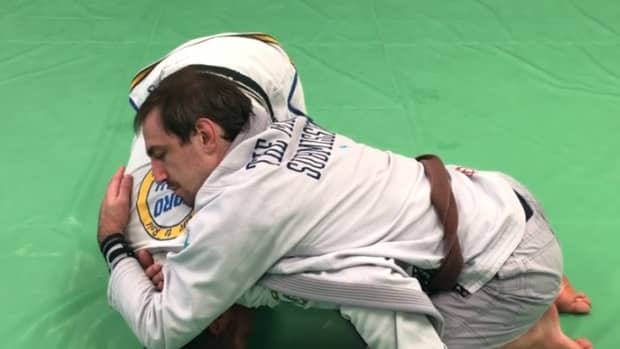 how-to-defend-a-brabo-choke-from-turtle-and-take-the-back