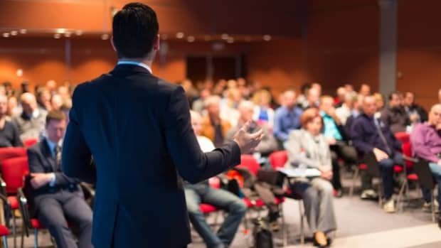 how-to-improve-public-speaking-with-virtual-reality-apps