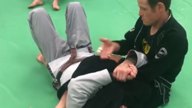 how-to-maintain-the-armbar-finish-position-top
