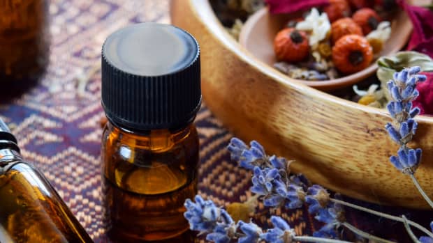 best-essential-oil-blends-to-ease-anxiety-and-fight-depression