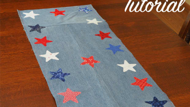 diy-patriotic-table-runner-made-with-repurposed-jeans-and-fabric-scraps